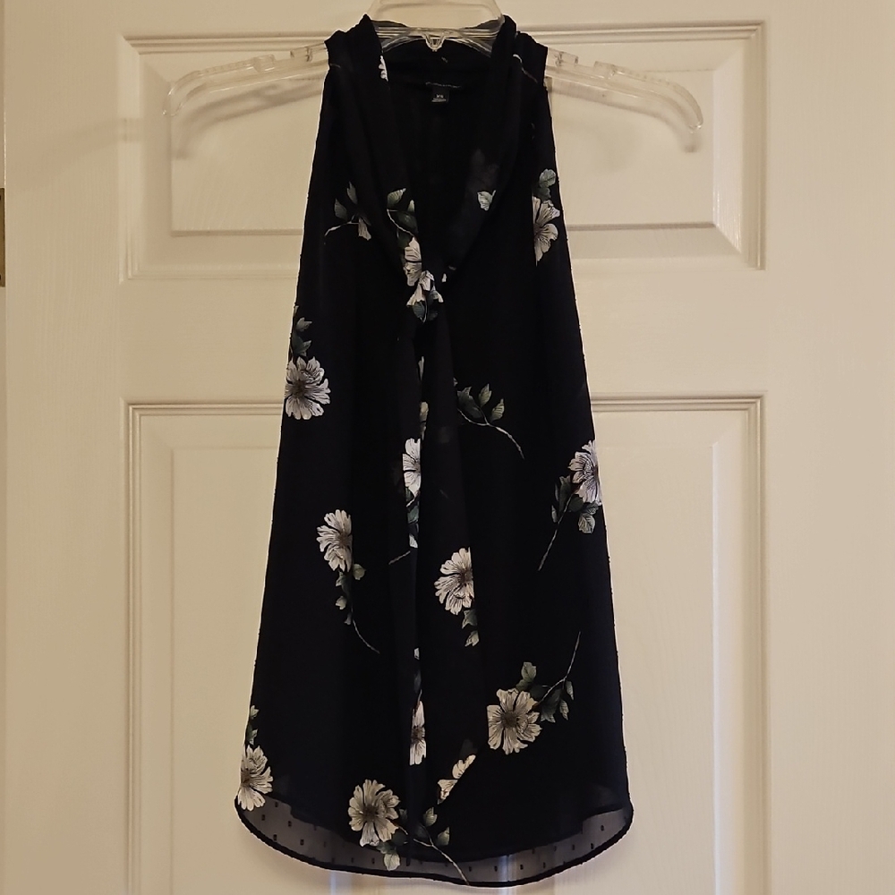 🌟Banana Republic Black Floral  Blouse with White and Green Accents🌟